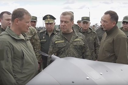 Медведев рассказал об испытаниях новых реактивных боеприпасов