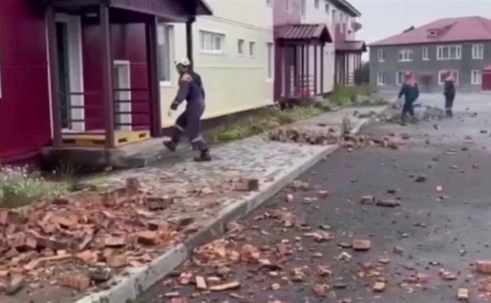 В Северо-Курильске восстанавливают печные стояки после землетрясения и цунами