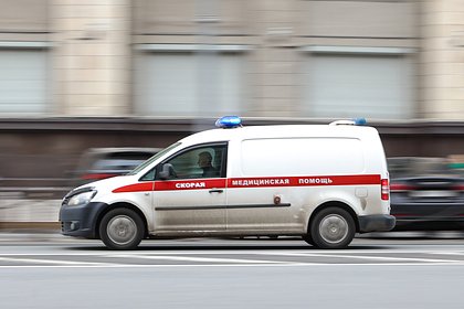 Три человека пострадали при наезде Lada на автобусную остановку
