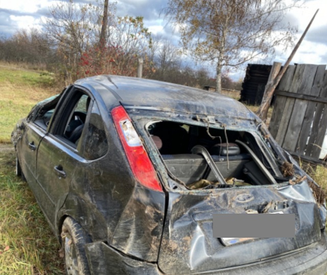 В Мордовии женщина опрокинулась в кювет на «Форде Фокусе» , пострадала пассажир