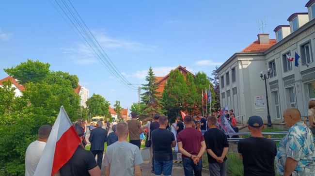 «Мы не фашисты, а за здравый смысл!» — в Польше протестуют против завоза мигрантов