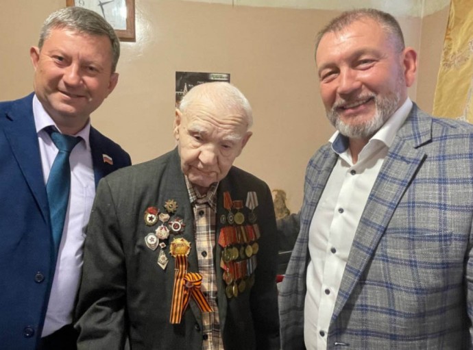 В Иркутской области ветерана ВОВ поздравили со 102-летием