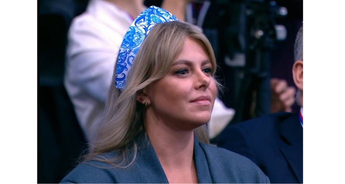 Ярославна задала вопрос Владимиру Путину о повышении утилизационного сбора