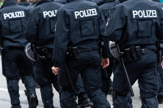 Германия — Тень свастики в служебных чатах