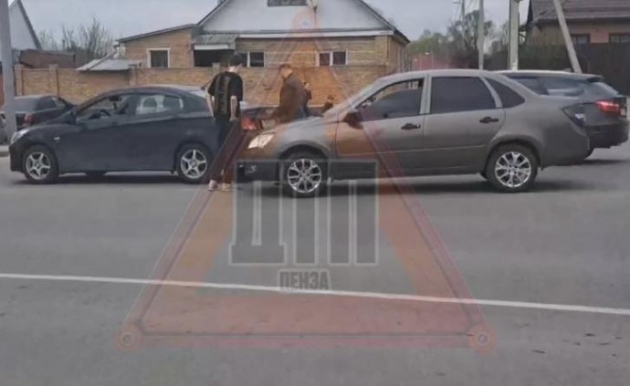 Очевидцы сообщают об аварии на улице Спартаковской в Пензе