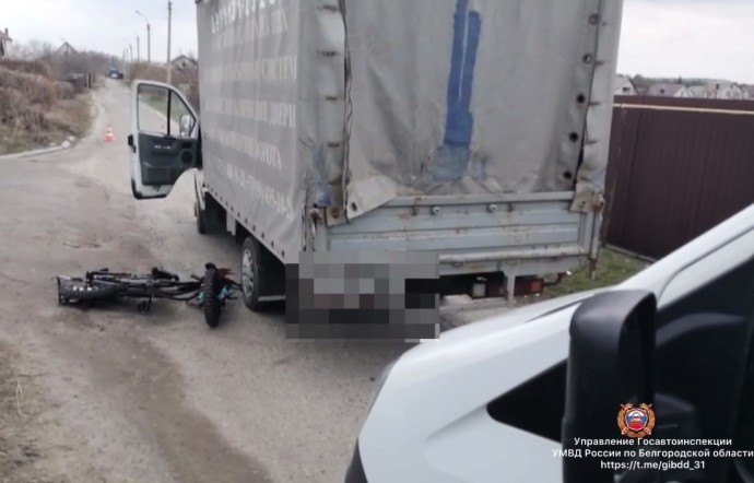 В Чернянке пьяная женщина на электровелосипеде врезалась в «Газель»
