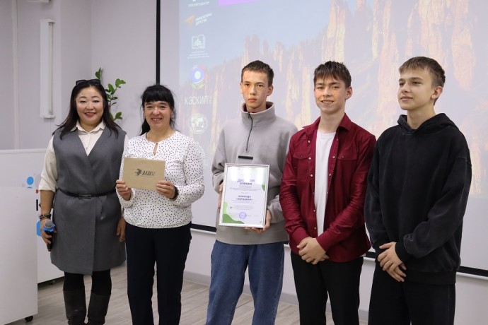 Юные краеведы Якутии представили лучшие туристские маршруты Юные краеведы Якутии представили лучшие туристские маршруты