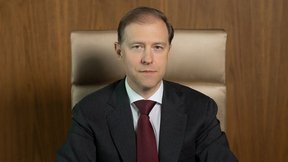 Денис Мантуров поздравил работников торговли с профессиональным праздником