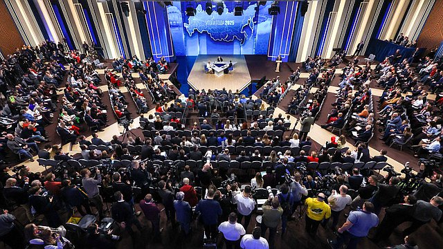 Вячеслав Володин: такой открытый разговор, когда глава государства напрямую общается со всей страной, — единственный и уникальный в мире Вячеслав Володин: такой открытый разговор, когда глава государства напрямую общается со всей страной, — единственный и уникальный в мире