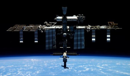 Орбиту МКС скорректировали на 2,7 км