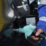 Бензин на российских АЗС продолжает дешеветь