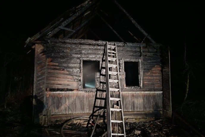В Дедовичском районе погиб мужчина при пожаре в частном доме