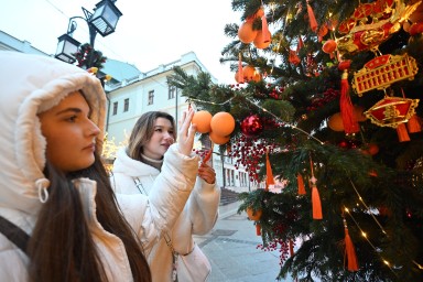 Заммэра Москвы Бирюков: Столицу начали украшать к Новому году