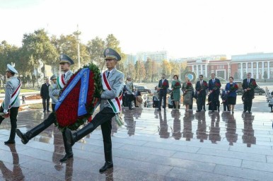 Матвиенко приняла участие в возложении цветов к памятнику Сомани в Душанбе