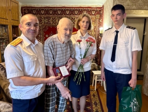 100-летний ветеран получил медаль от СК России в Кургане 100-летний ветеран получил медаль от СК России в Кургане