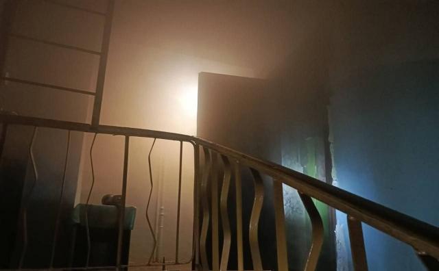 При пожаре в многоквартирном доме в Башкирии погибла женщина