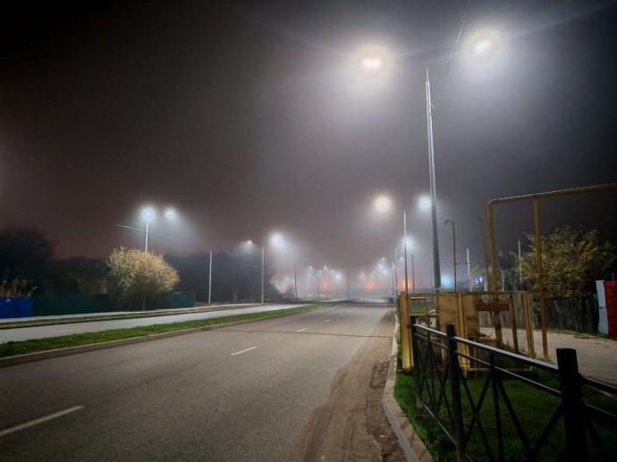 Ноябрьский туман накрыл Астрахань и превратил ночь в молочную дымку