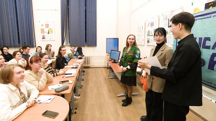 Летом в Петербурге увеличат количество мест в детских лагерях на базе школ
