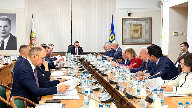 Комитет по охране здоровья рекомендовал ГД принять во втором чтении законопроект о запрете продажи вейпов на остановках Комитет по охране здоровья рекомендовал ГД принять во втором чтении законопроект о запрете продажи вейпов на остановках