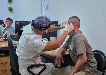 Московские сурдологи в Приамурье обследовали слух у 35 участников СВО