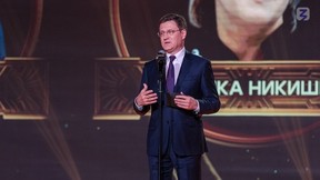 Александр Новак наградил лауреатов премии «Знание.Премия» в области экономики, бизнеса и права Александр Новак наградил лауреатов премии «Знание.Премия» в области экономики, бизнеса и права