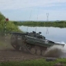 В Приамурье курсанты ДВОКУ преодолевали водные преграды на бронетехнике