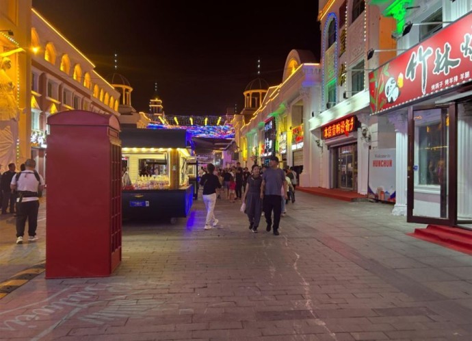 Туристы в Суйфэньхэ столкнулись с агрессивными продавцами: отказ от покупки обернулся конфликтом