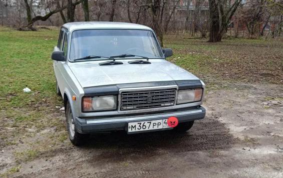 В Курске продолжают ловить любителей парковки на газонах по фотографиям жителей