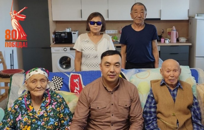 В районе Бурятии с 95-летием поздравили ветерана труда