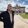 Mash: Хозяином подмосковного особняка со сфинксом оказался миллиардер Романов.