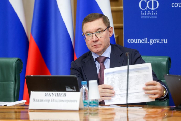 Якушев передал участникам СВО в Запорожской области автомобили и спецтехнику