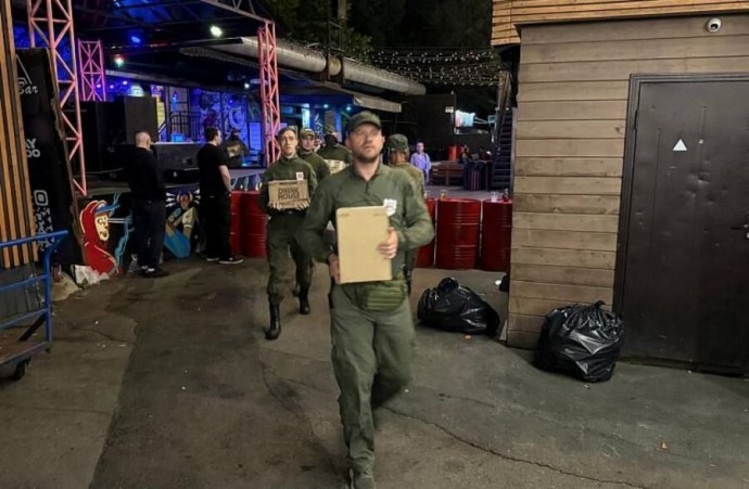 «Паленка» под запретом: во Владивостоке изъяты сотни литров незаконного алкоголя