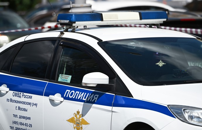 В Москве курьер привез девушке одежду на примерку и наткнулся на соседа с ружьем В Москве курьер привез девушке одежду на примерку и наткнулся на соседа с ружьем