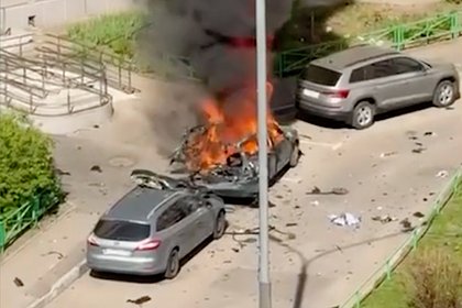 Сгоревший дотла после взрыва в Подмосковье автомобиль попал на видео