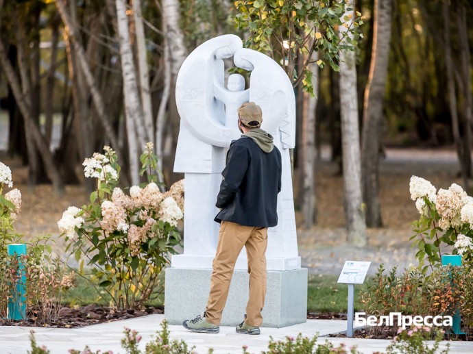 В Белгороде открыли I Международный симпозиум скульпторов «Отражение» В Белгороде открыли I Международный симпозиум скульпторов «Отражение»