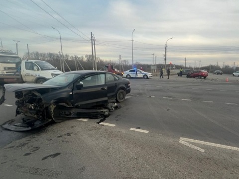 В Саранске водитель "Фольксвагена" не пропустил "Калину", пострадала женщина