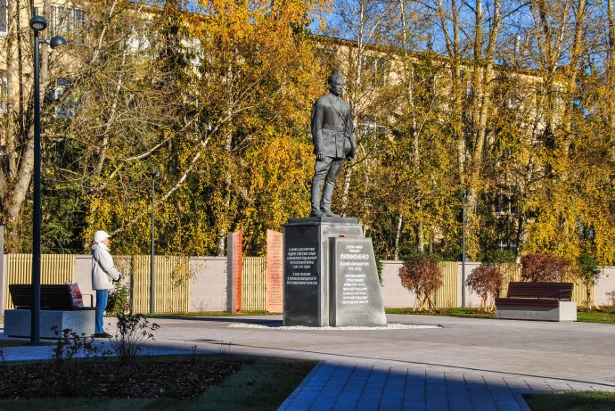 В Великом Новгороде завершилось благоустройство сквера Защитников Отечества В Великом Новгороде завершилось благоустройство сквера Защитников Отечества
