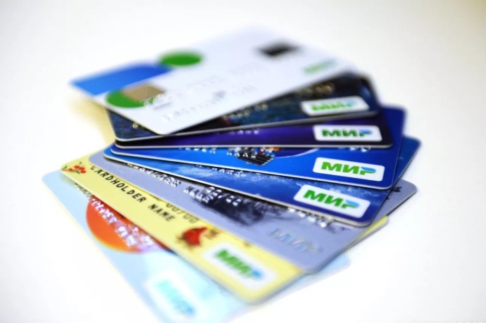 Больше карт — больше рисков: в России хотят ввести лимит на получение банковских карт