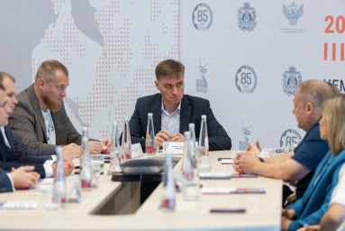 В Великом Новгороде обсудили влияние ИИ на трансформацию профессий и систему образования