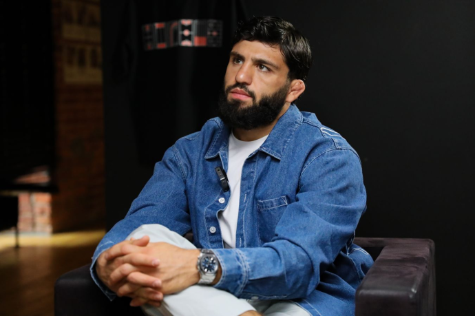 Царукян оценил победу Махачева над Делла Маддаленой Царукян оценил победу Махачева над Делла Маддаленой