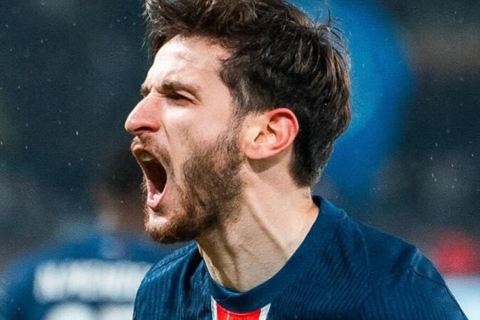 Кварацхелия помогает Забарному и Сафонову в коммуникации в ПСЖ Кварацхелия помогает Забарному и Сафонову в коммуникации в ПСЖ