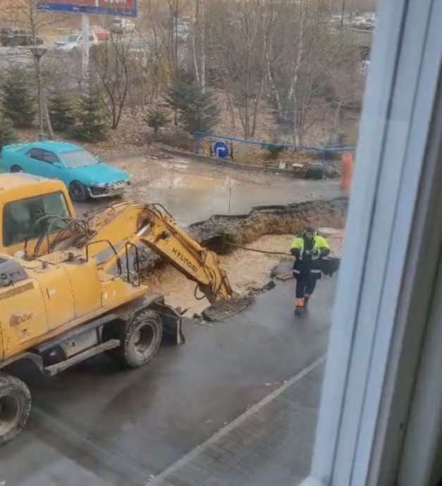 В крупнейшем микрорайоне Владивостока жители топят друг друга из-за прорыва труб