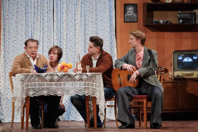 Премьеру «Старшего сына» Вампилова сыграли в Московском Губернском театре Премьеру «Старшего сына» Вампилова сыграли в Московском Губернском театре