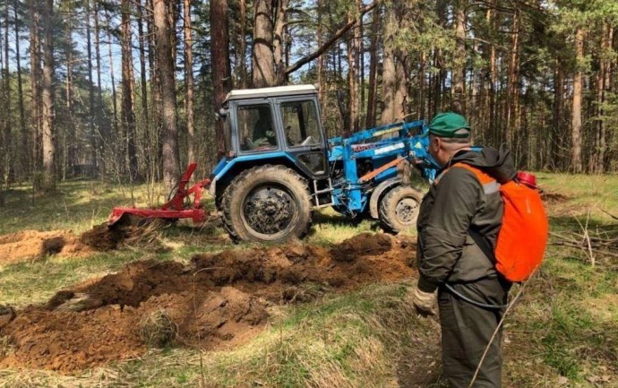 Михаил Евраев поручил оперативно завершить опашку населенных пунктов и подготовить пожарные водоемы