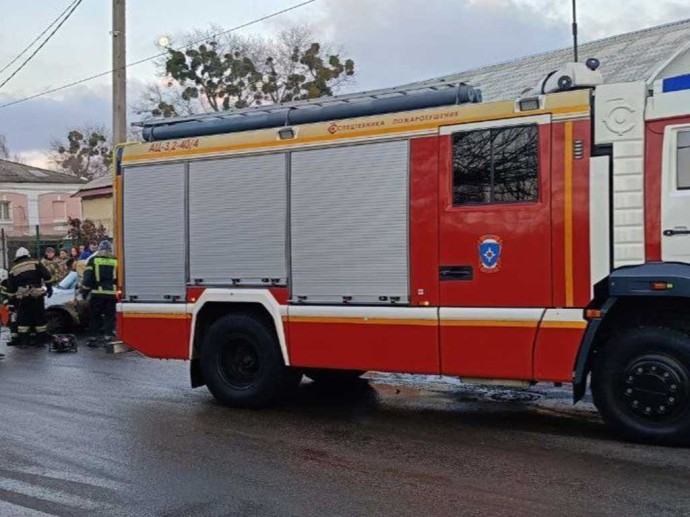 В Шебекино водитель легковушки врезался в опору ЛЭП и погиб