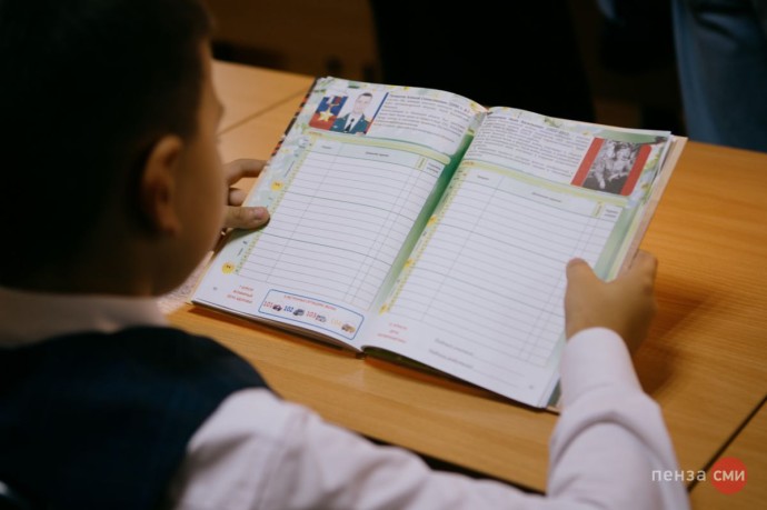 Пензенские школы должны выбрать между бумажным и электронным журналом