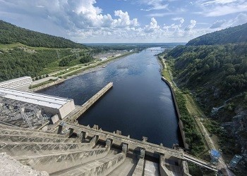 Летний паводок в Приамурье сдерживает Зейская ГЭС