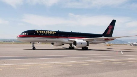 Самолет Трампа чуть не столкнулся с пассажирским по пути в Лондон — Bloomberg
