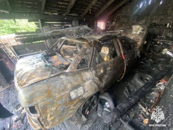 Костромич спалил машину и гараж с помощью зарядки