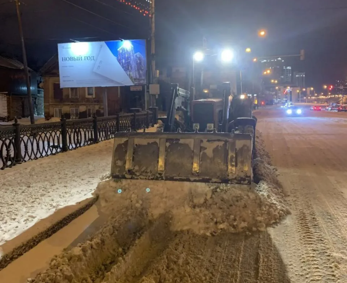 450 кубометров снега вывезено за ночь с улиц Астрахани 450 кубометров снега вывезено за ночь с улиц Астрахани
